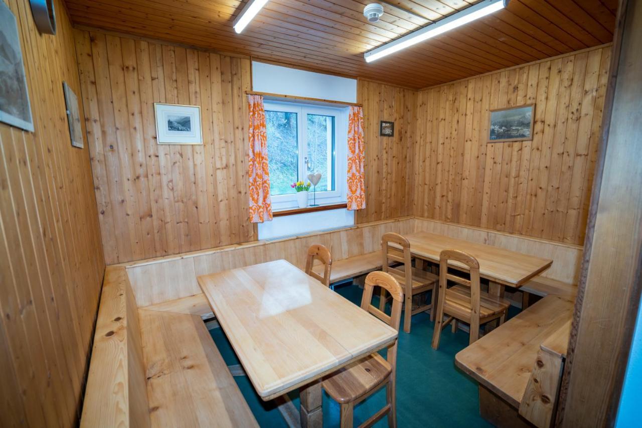 Pensiun Lischana Sent Exteriör bild